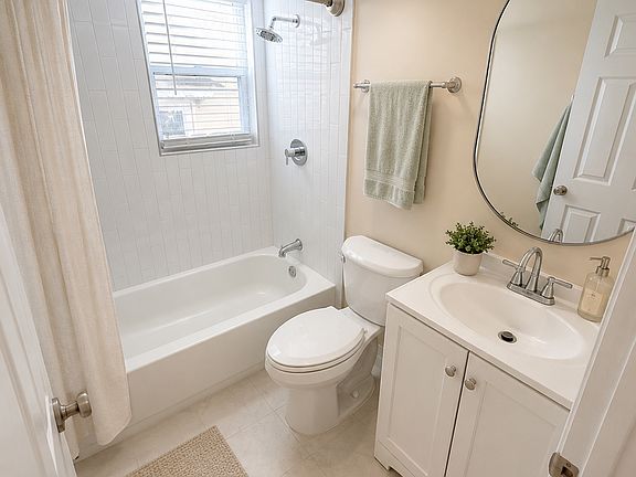 4th image of 820 Berkeley Ave NW APT B