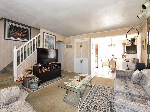 3rd image of 845 Merillon Ave