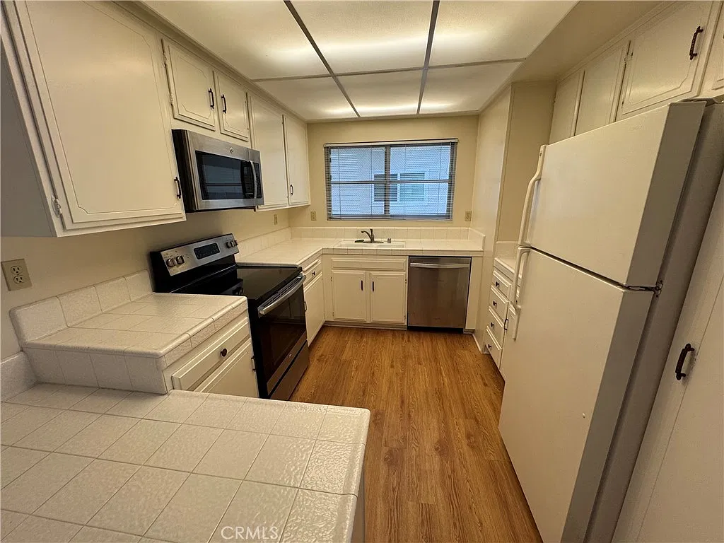 2 bed, 1100 sqft, $3,000 — Photo 4