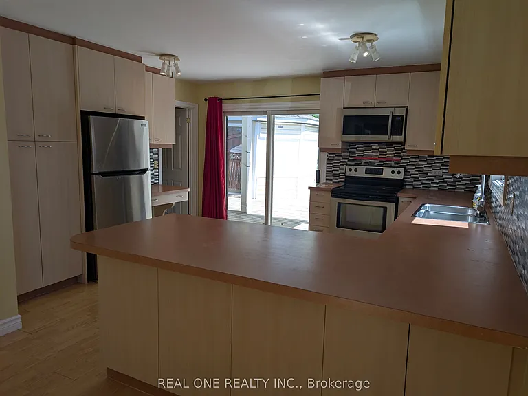 157 Bessborough Dr — Photo 22