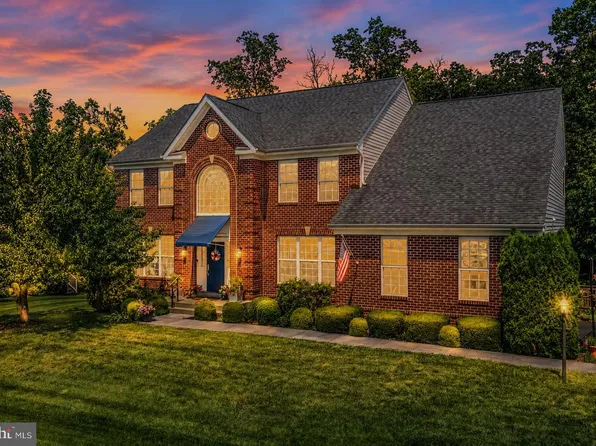 33 Lackawanna Ln, Falling Waters, WV 25419