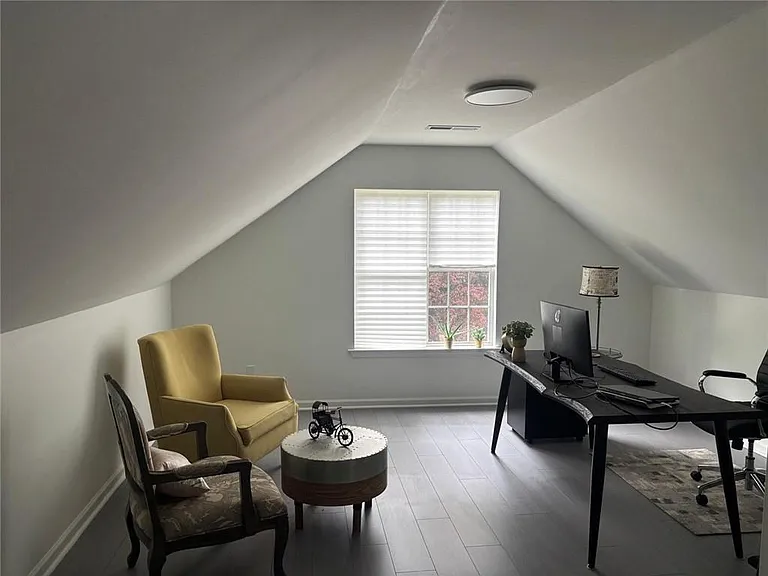 300 Harcourt Pl — Photo 37