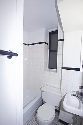 Rented by Jonis Realty | media 8