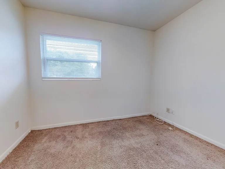 1613 Airport Dr — Photo 10