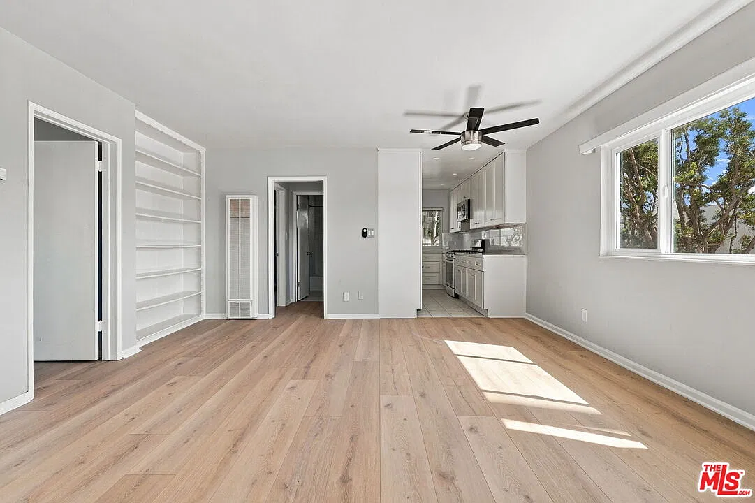 2 bed, 1.0 bath, $3,500 — Photo 2
