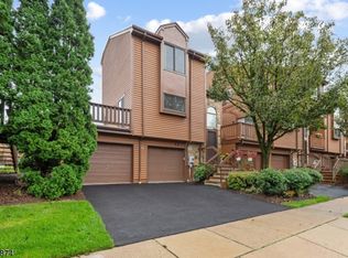 5 Powderhorn Dr, Rockaway, NJ