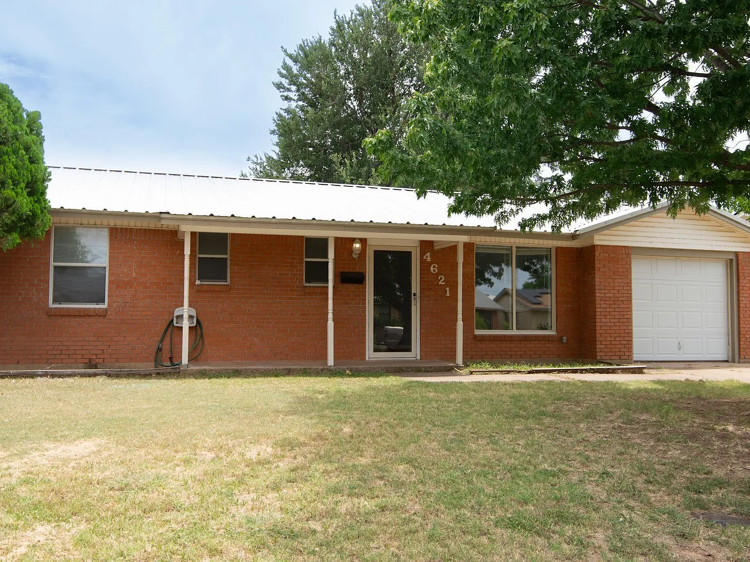 3 bed, 1.5 bath, 962 sqft, $1,395 — Photo 2