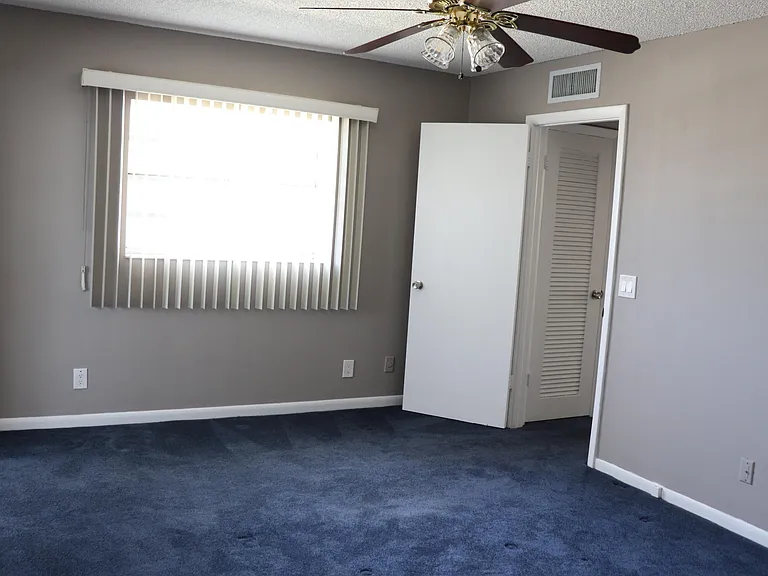 466 Capri Park #J — Photo 8