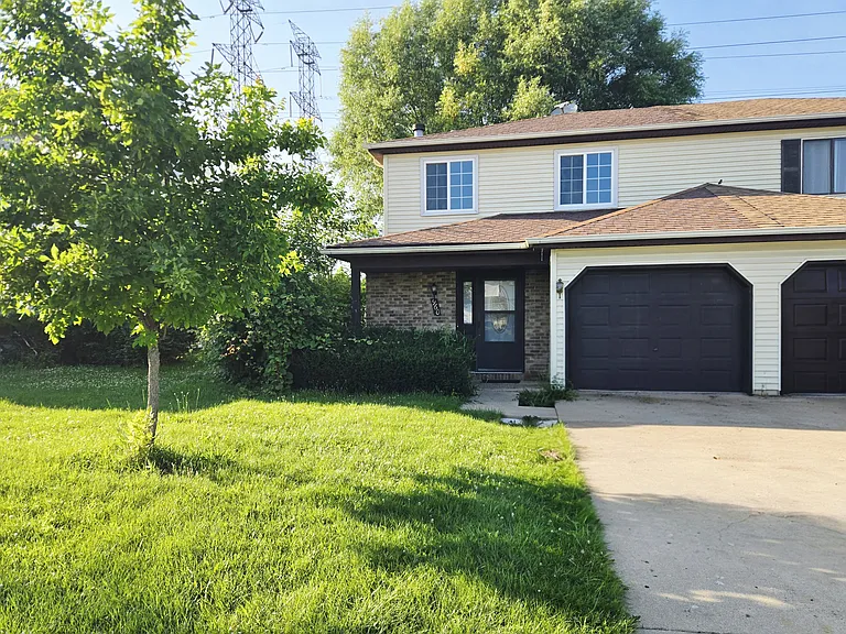 960 Autumn Ln — Photo 1