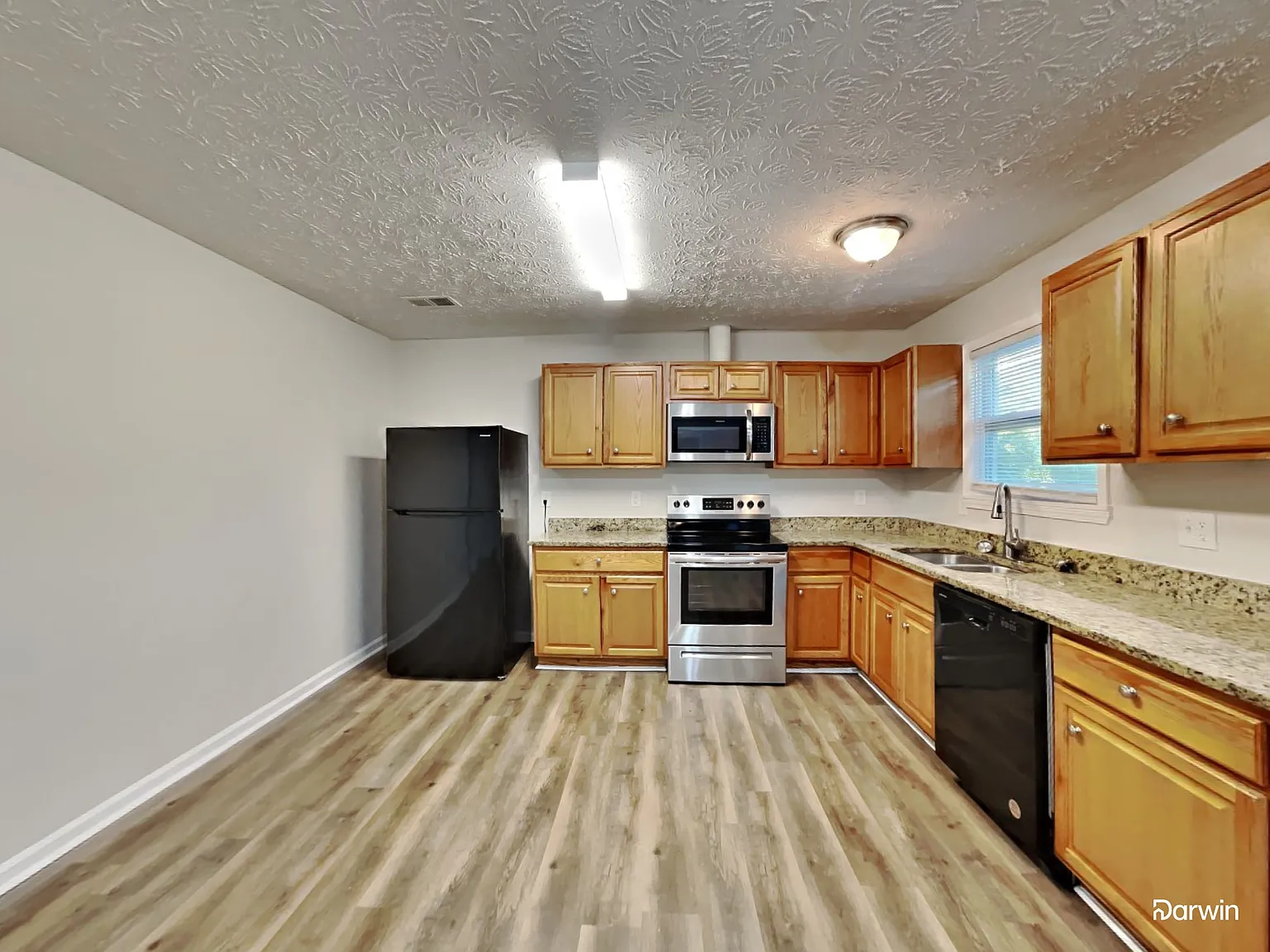 3 bed, 2.0 bath, 1439 sqft, $1,800 — Photo 2