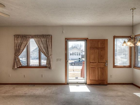 3rd image of 1826 E Ave