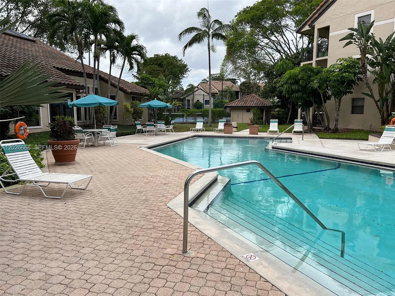 Palm Aire Gardens Condo — Photo 1