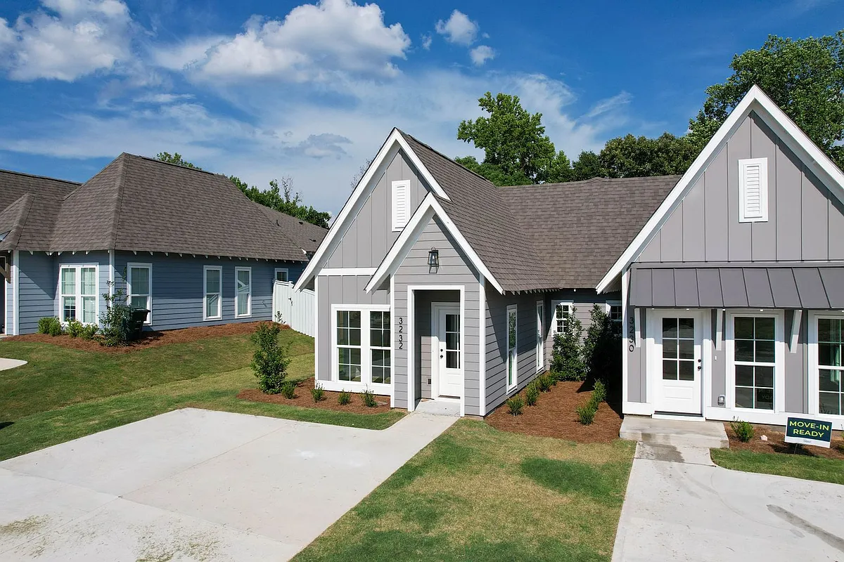 Building Photo - 3232 Bradley Ln