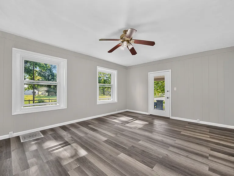 904 Locust Corner Rd — Photo 23