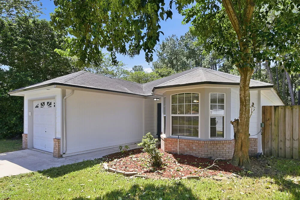 3 bed, 2.0 bath, 1386 sqft, $2,155 — Photo 3