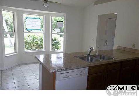 5th image of 425 SW Lacroix Ave