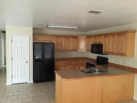 2nd image of 9621 Comstock Ave