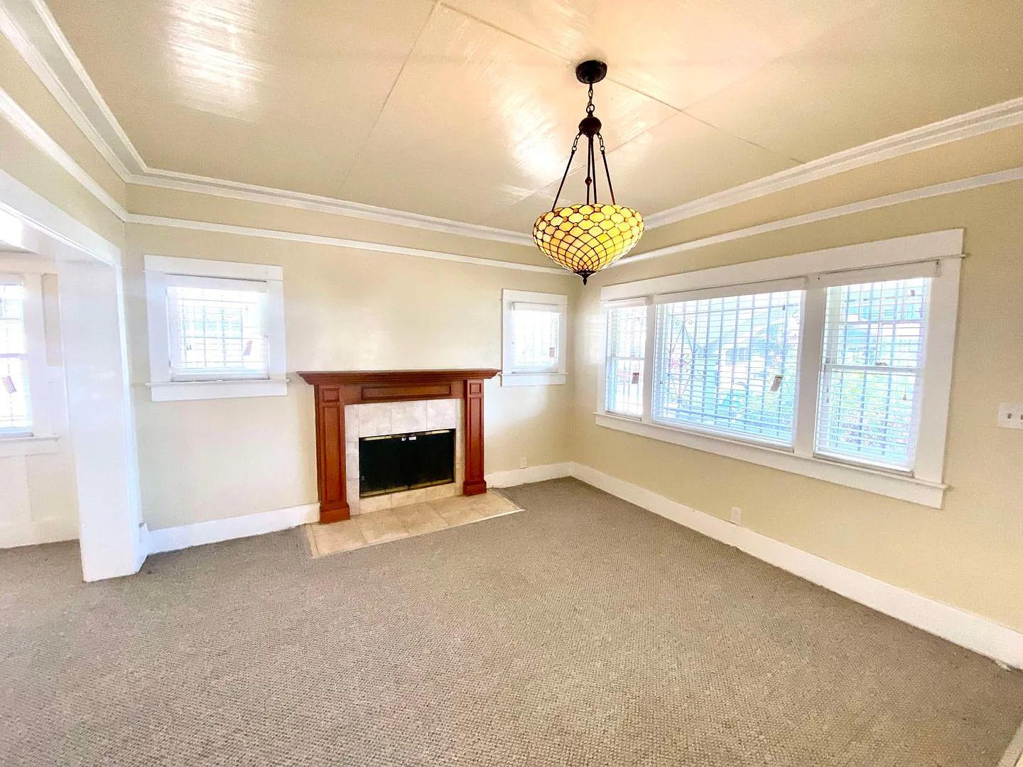 Fantastic Spacious Home 4 bedroom - 2 bath in Vermont Square — Photo 4