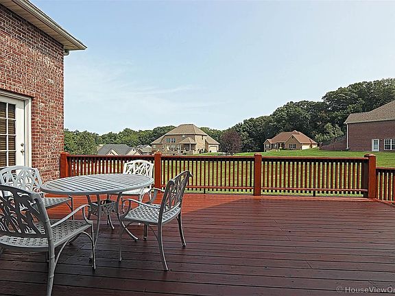 3rd image of 180 Willowbrook Bnd