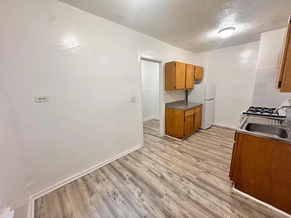 Building Photo - 1467 Taylor Ave #2