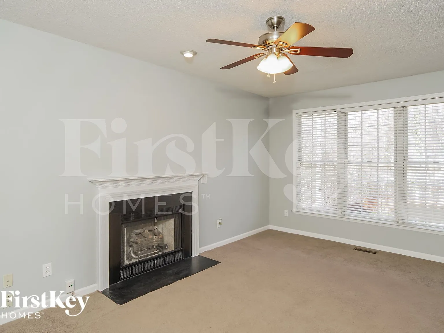 4 bed, 2.5 bath, 2469 sqft, $2,585 — Photo 2