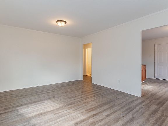 4th image of 2423-2425 N Kerth Ave