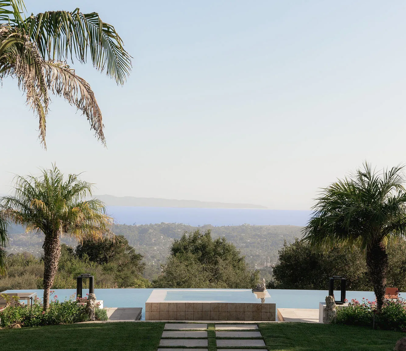 5 bed, 4.0 bath, 5083 sqft, $40,000 — Photo 4