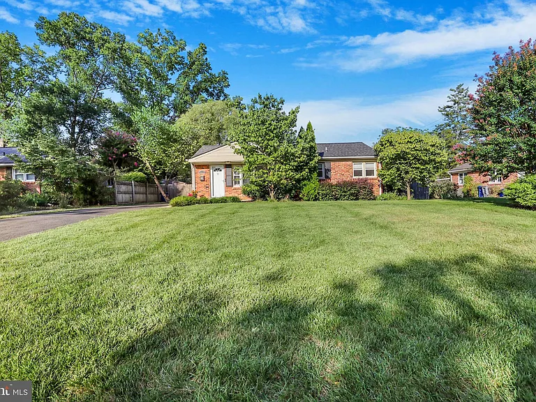 8011 Jackson Rd — Photo 3