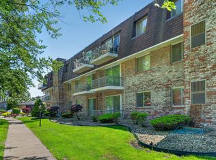 3235 S Manor Dr APT 104, Lansing, IL 60438