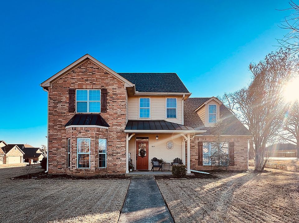 1st image of 919 Morning Glory Ln