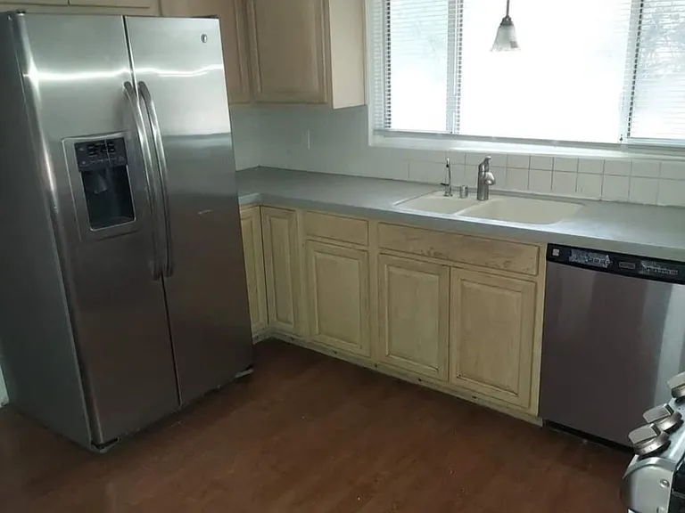 764 University Dr — Photo 4