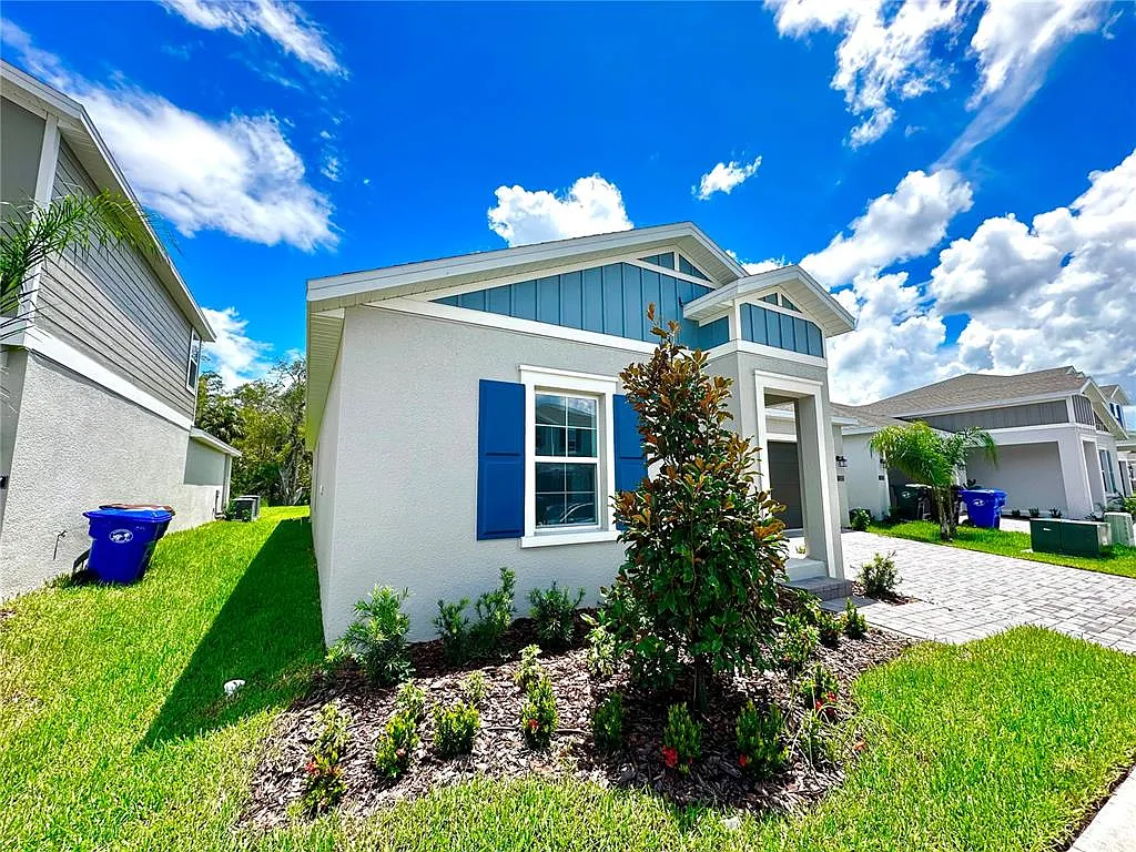 4 bed, 2.0 bath, 1936 sqft, $2,400 — Photo 3