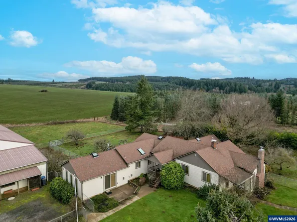 1060 Silver Falls Dr NE, Silverton, OR 97381