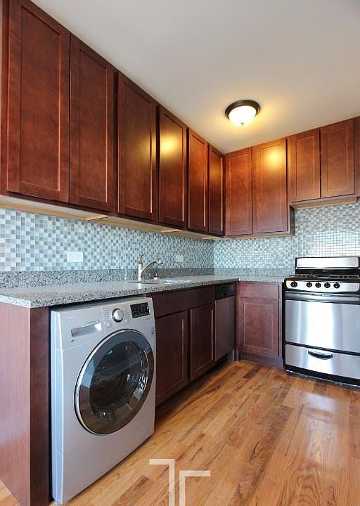 1st image of 550 W Arlington Pl #6th