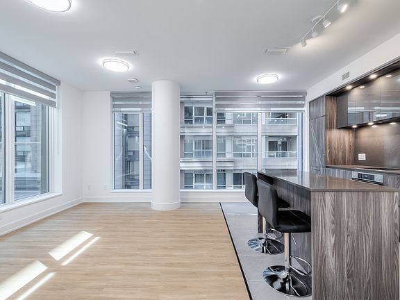 4th image of 15 Mercer St #622