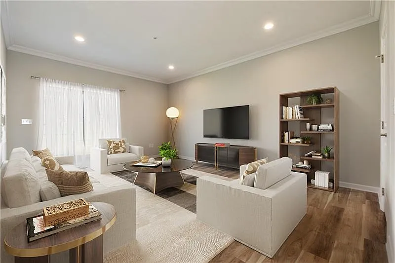 3 bed, 2600 sqft, $4,100 — Photo 3
