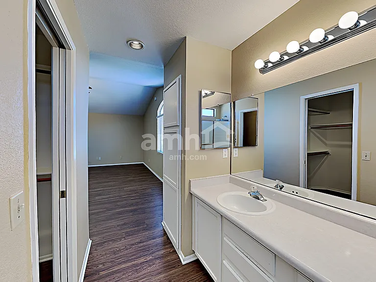 9957 E Paseo — Photo 8