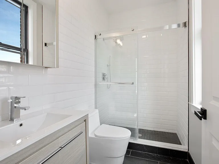 942 Summit Ave #3 — Photo 8