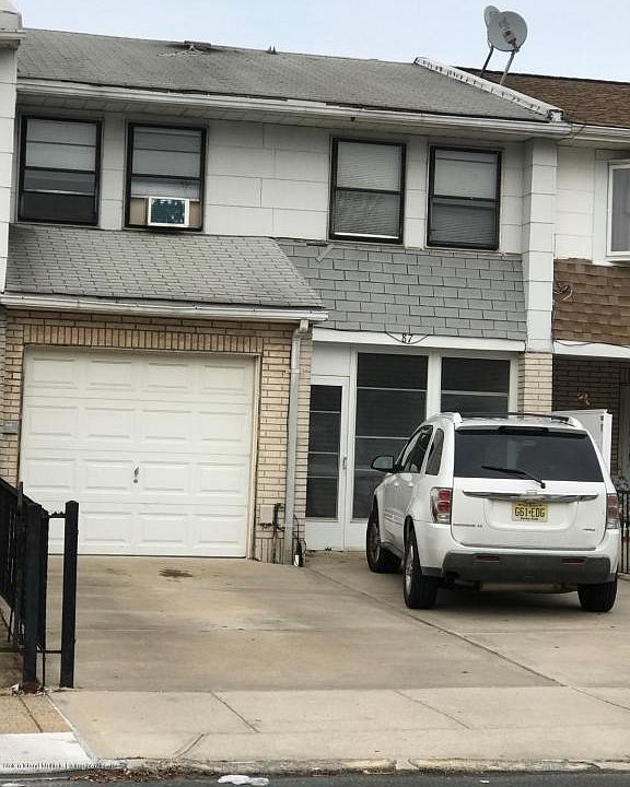 1st image of 87 Regis Dr