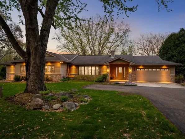 2120 Queensland Ln N, Plymouth, MN 55447