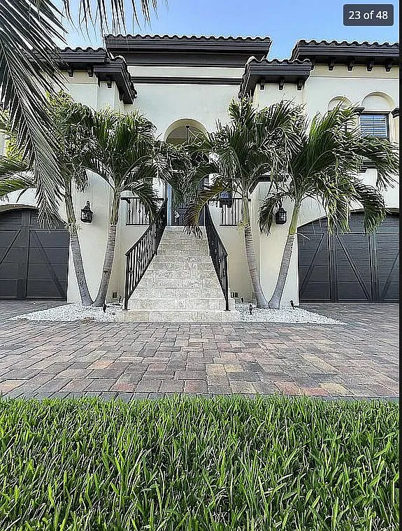 Building Photo - Boca Ciega Isle Dr