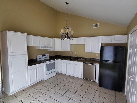 4th image of 5028 Corinne St