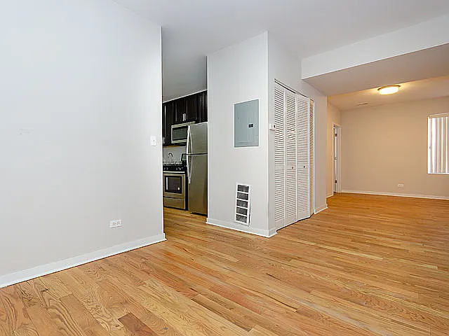 2 bed, 1100 sqft, $1,425 — Photo 3