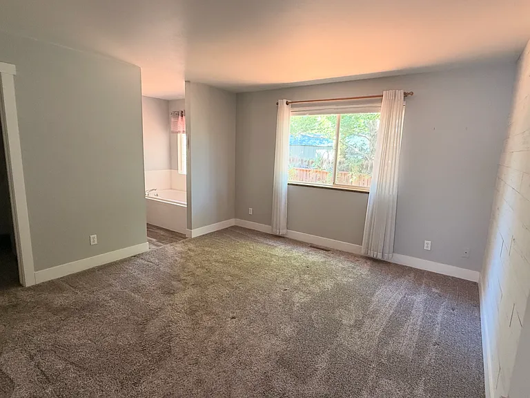 1210 Creekwood Ct — Photo 10