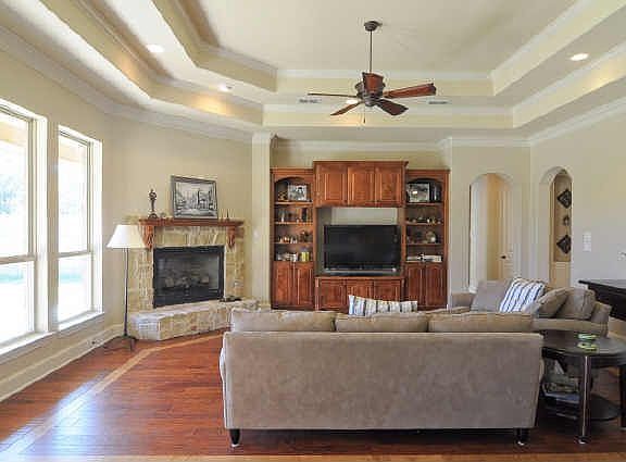 4th image of 613 Deerwood Ln