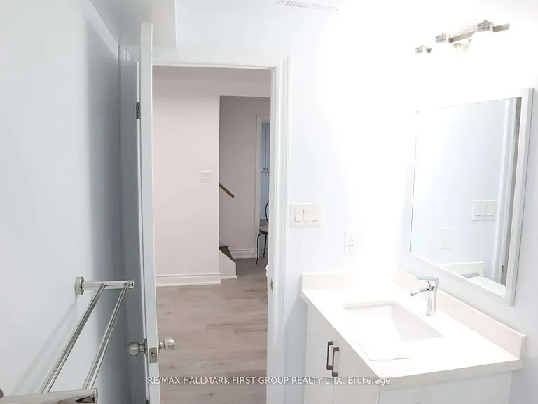 1627 Baggins St #LOWER — Photo 2