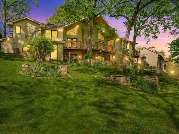 219 NW Locust St, Lees Summit, MO 64064