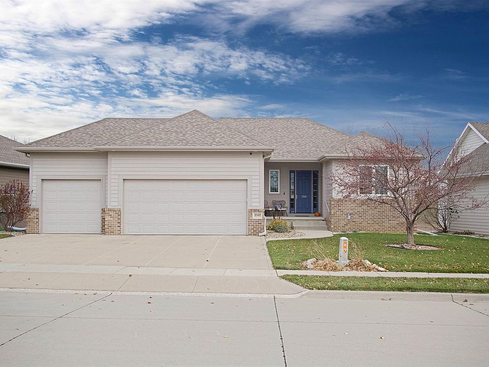 1st image of 2542 Castles Gate Dr