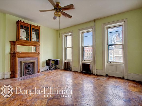 2nd image of 109 W 85th St