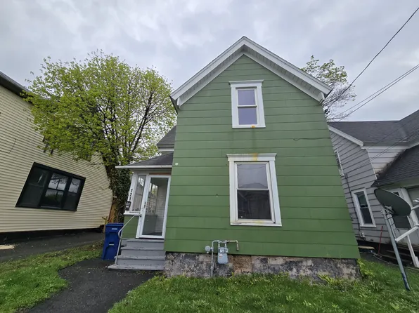 121 W End Dr, Syracuse, NY 13204